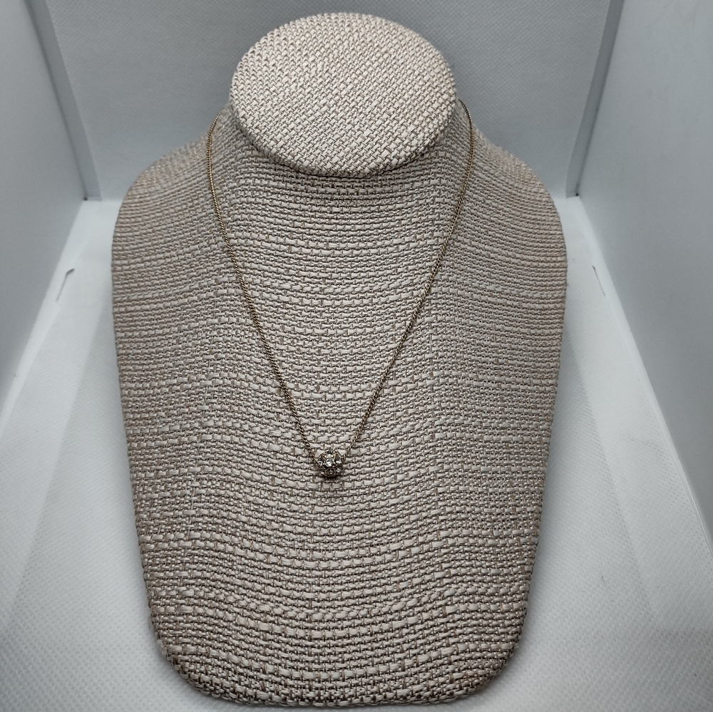 Gold‎ Tone Necklace with Small Pendant